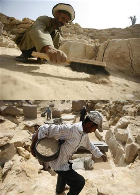 Руины пирамиды археологическая бригада при помощи местных жителей раскапывала полтора года (фото Reuters/Amr Dalsh). пирамида, Египет, pyramida, piramida